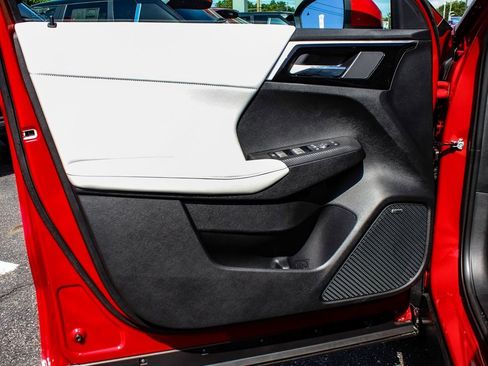 New 2025 Mitsubishi Outlander SE image 8