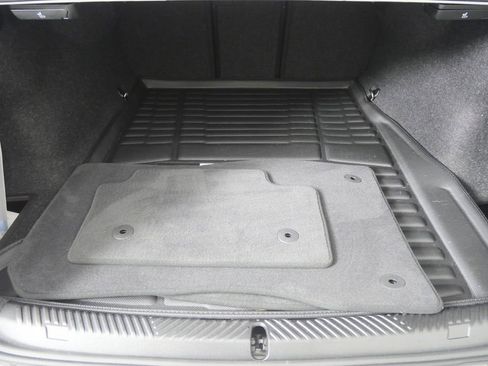 Used 2025 BMW i5 eDrive40i w/ M Sport Package image 16