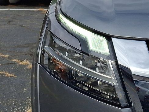 Used 2022 Nissan Pathfinder SV image 20