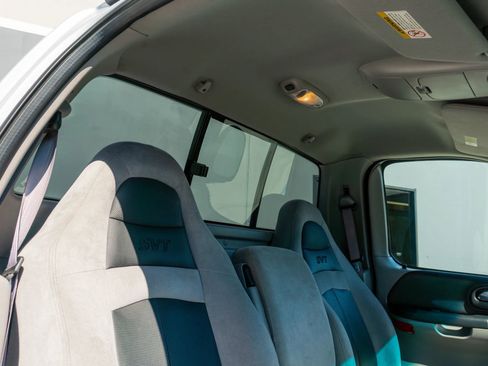 Used 2004 Ford F150 Lightning image 12