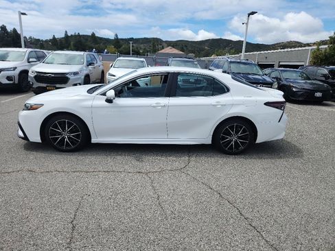 Used 2024 Toyota Camry SE FWD image 2