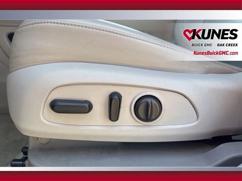 Used 2023 GMC Acadia SLT image 12