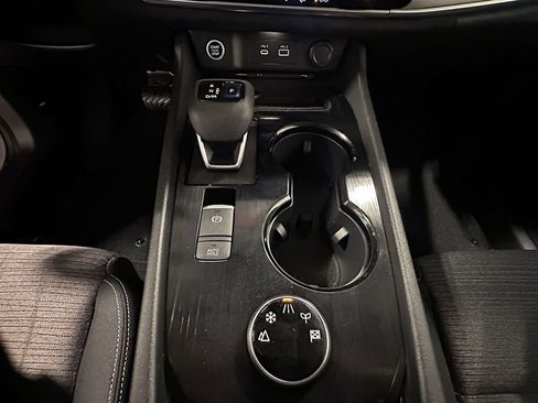 Used 2022 Nissan Rogue SV AWD/4WD image 34