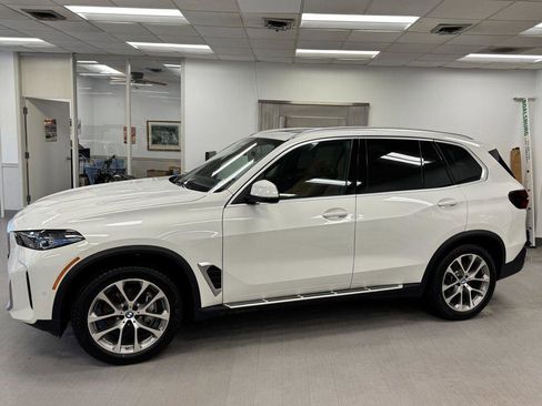 Used 2026 BMW X5 xDrive40i image 2