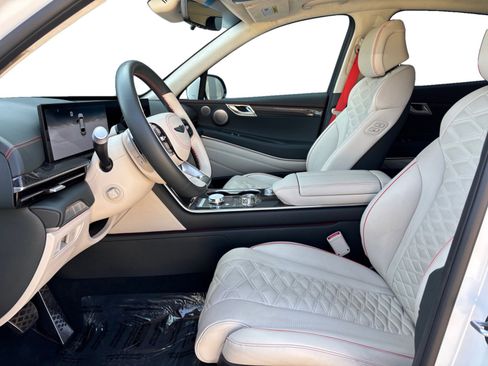 Used 2025 Genesis GV80 3.5T e-SC image 9