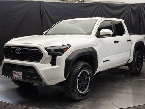 Used 2024 Toyota Tacoma TRD Off-Road image 5