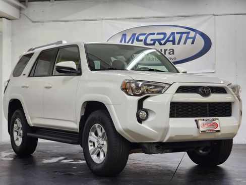 Used 2017 Toyota 4Runner SR5 image 2