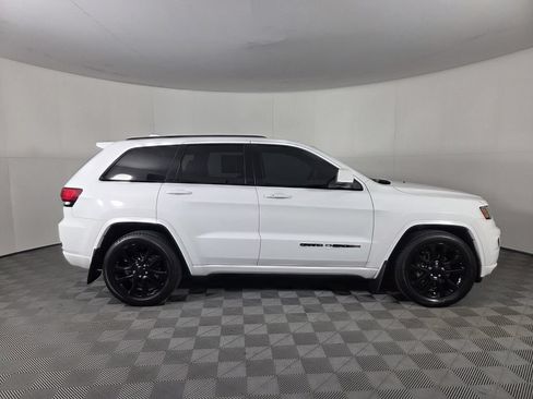 Used 2019 Jeep Grand Cherokee Altitude RWD image 5
