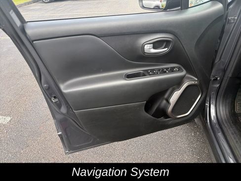 Used 2023 Jeep Renegade Latitude AWD/4WD image 11