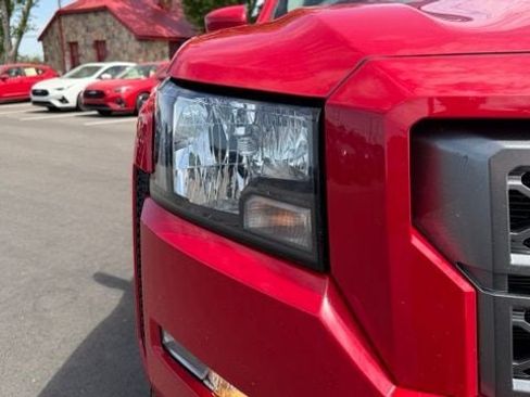 Used 2022 Nissan Frontier SV AWD/4WD image 10