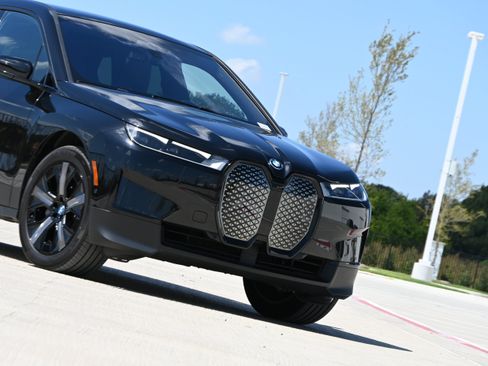 Certified 2024 BMW iX xDrive50 w/ Premium Package AWD/4WD image 36