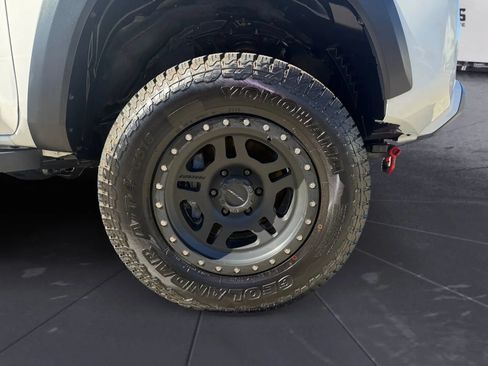 Used 2021 Toyota Tacoma TRD Off-Road w/ Technology Package AWD/4WD image 25