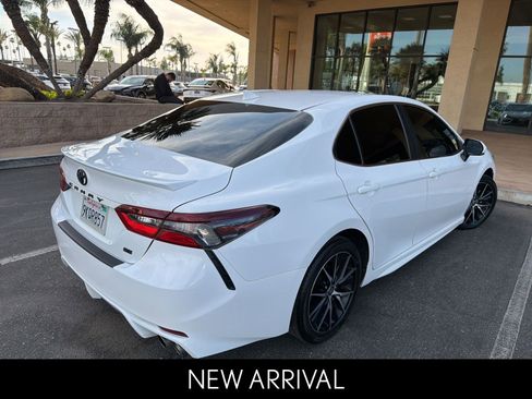 Used 2024 Toyota Camry SE w/ Convenience Package image 4