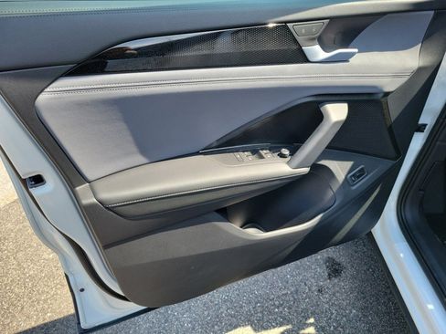 New 2026 Volkswagen Tiguan SE FWD image 32