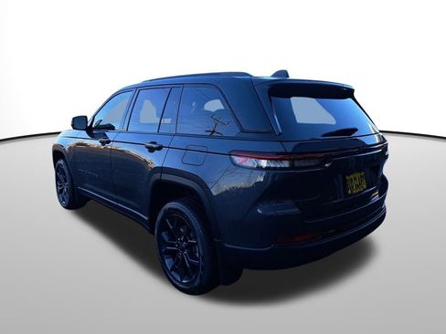 New 2025 Jeep Grand Cherokee Limited image 3