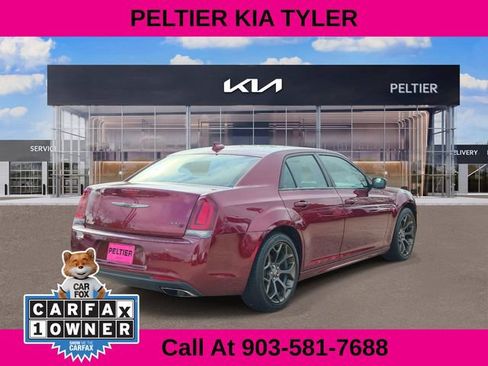 Used 2018 Chrysler 300 S w/ 300S Premium Group RWD image 7