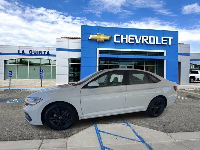 Used 2024 Volkswagen Jetta SE w/ Panoramic Sunroof Package FWD image 4