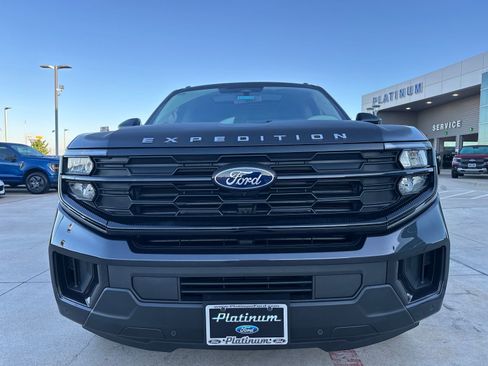 New 2025 Ford Expedition Active image 8