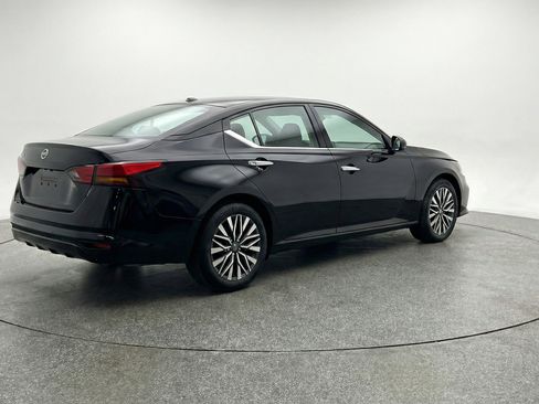 Used 2025 Nissan Altima 2.5 SV image 9