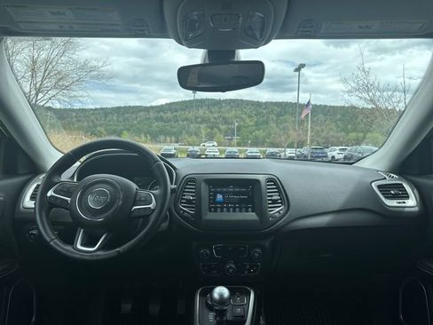 Used 2019 Jeep Compass Latitude w/ Cold Weather Group AWD/4WD image 12
