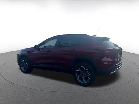 Used 2025 Chevrolet Trax LT FWD image 10