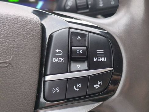 Used 2022 Ford Explorer Platinum w/ Technology Package AWD/4WD image 18
