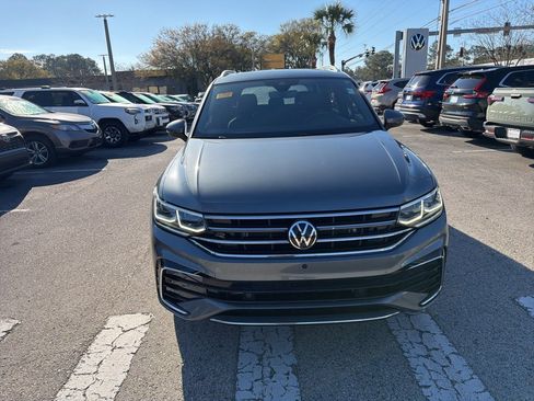 Certified 2023 Volkswagen Tiguan SEL R-Line image 16