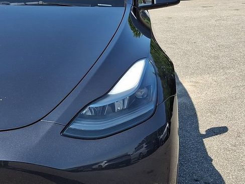 Used 2024 Tesla Model Y Long Range AWD/4WD image 11