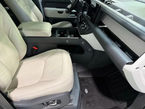 Used 2024 Land Rover Defender 130 S image 80