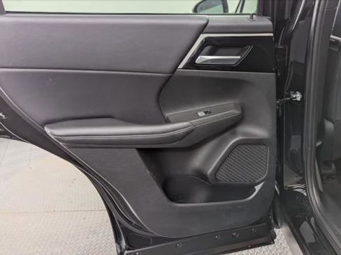 Used 2024 Mitsubishi Outlander SE image 16