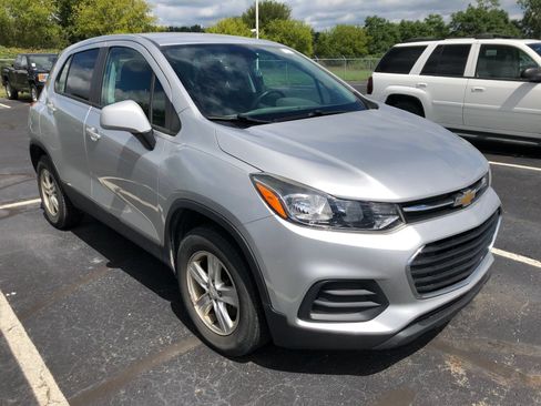 Used 2018 Chevrolet Trax LS AWD/4WD image 3