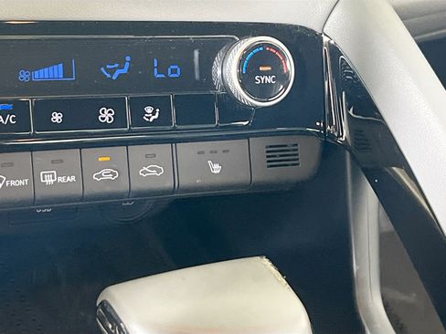 Used 2022 Hyundai Elantra SEL w/ Convenience + Premium Package FWD image 19