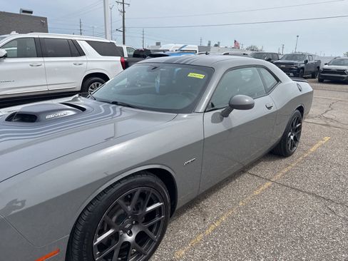 Used 2018 Dodge Challenger R/T RWD image 18