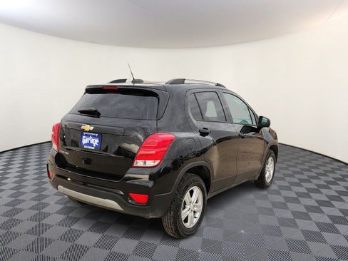 Used 2022 Chevrolet Trax LT w/ LT Convenience Package image 4