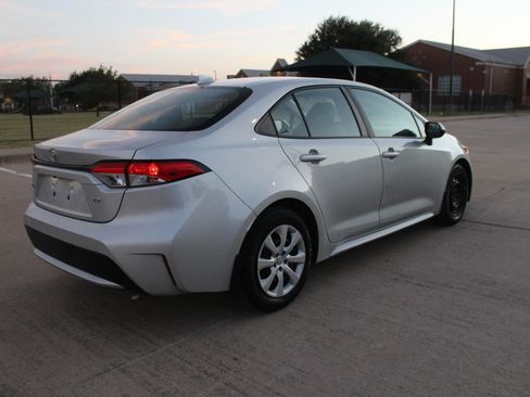 Used 2020 Toyota Corolla LE FWD image 10