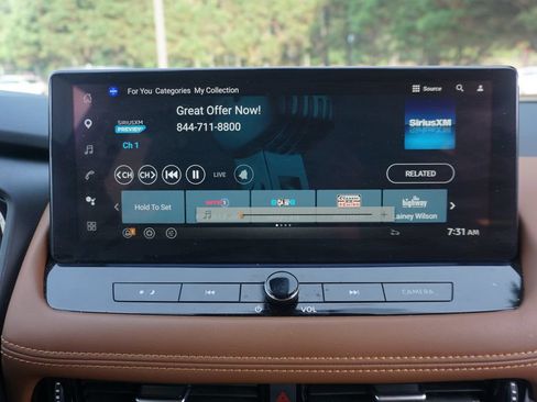 Used 2025 Nissan Rogue Platinum FWD image 11