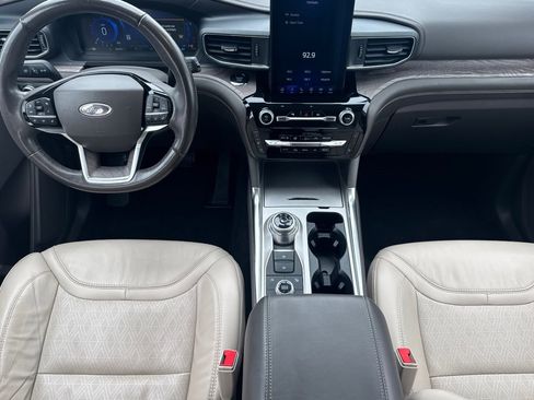 Certified 2022 Ford Explorer Platinum w/ Equipment Group 601A image 14