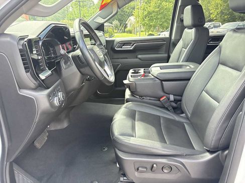 Used 2025 GMC Sierra 1500 SLT AWD/4WD image 19