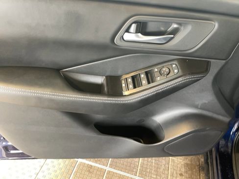 Certified 2025 Nissan Rogue SV image 13