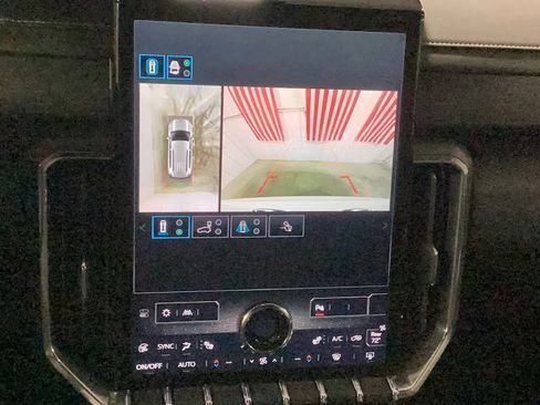 Used 2025 GMC Acadia Elevation image 10