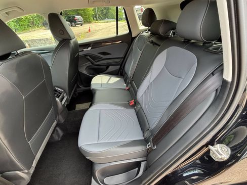 Used 2026 Volkswagen Tiguan SE FWD image 38