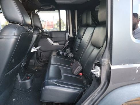 Used 2014 Jeep Wrangler Unlimited Rubicon w/ Connectivity Group AWD/4WD image 10