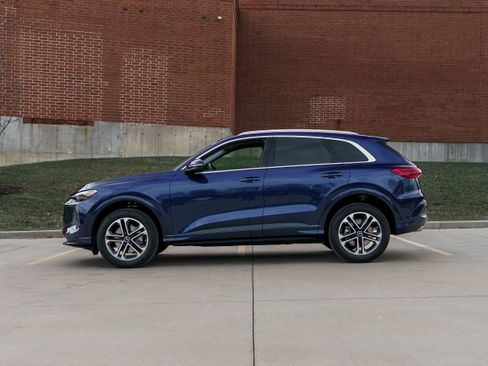 Certified 2025 Audi Q5 Premium w/ Convenience Package image 6