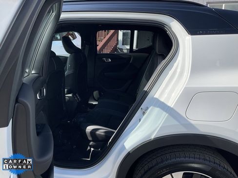 Used 2023 Volvo XC40 Recharge Plus image 7