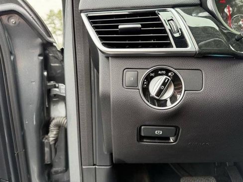 Used 2018 Mercedes-Benz GLS 550 4MATIC image 11