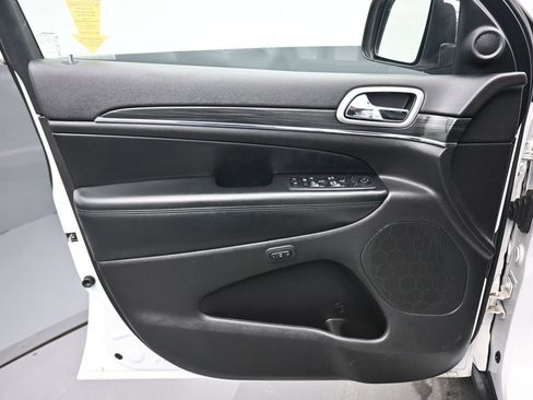 Used 2020 Jeep Grand Cherokee Limited AWD/4WD image 9