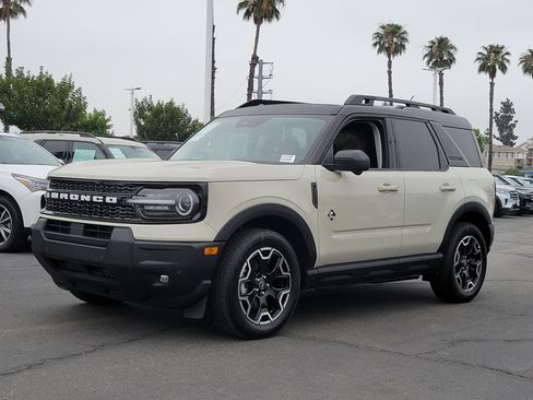 Certified 2025 Ford Bronco Sport Outer Banks w/ Outer Banks Tech Package+ AWD/4WD image 18