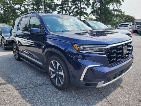 Used 2023 Honda Pilot Touring image 3