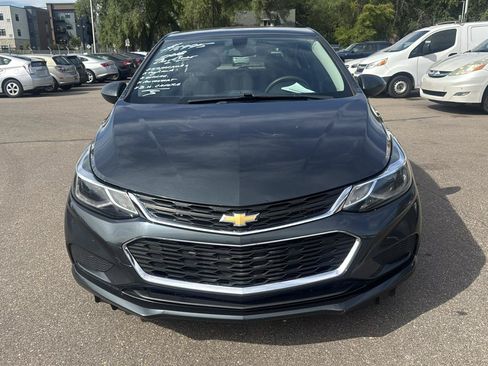 Used 2018 Chevrolet Cruze LT w/ LT Convenience Package FWD image 2