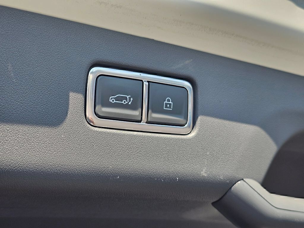 Used 2024 Kia EV9 Land AWD/4WD image 17